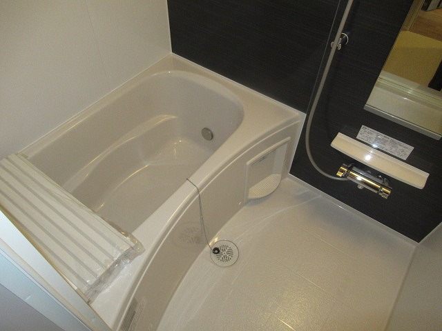 バス・シャワールーム　追焚機能付きのお風呂になりますよ！