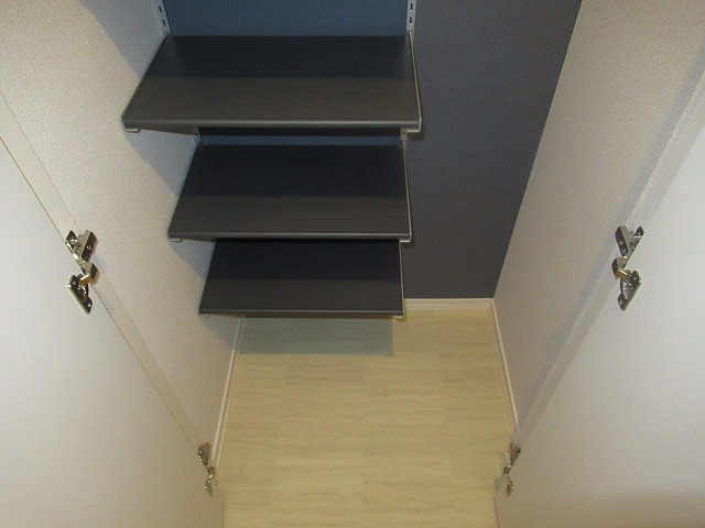 玄関　玄関横にはシューズボックスも完備されております。