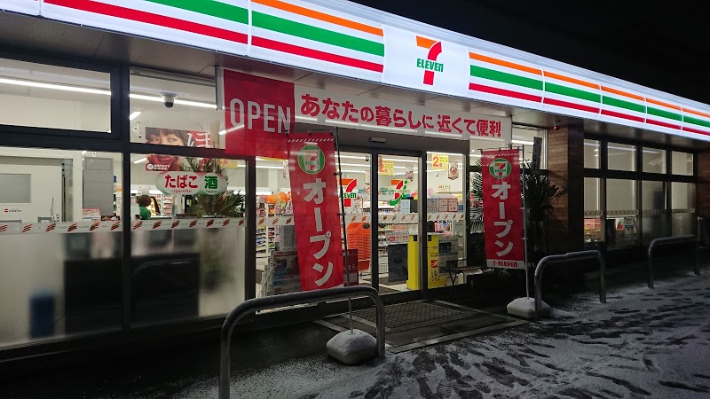 コンビニ　セブンイレブン札幌美しが丘3条店（コンビニ）まで487m