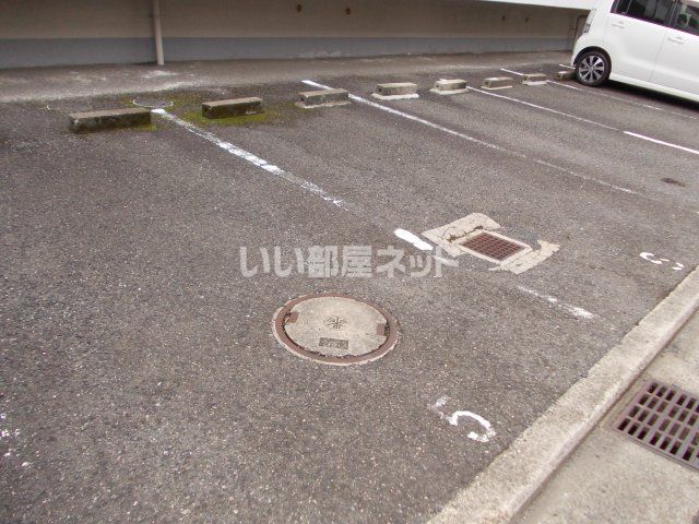 【堺市北区南長尾町のマンションの駐車場】