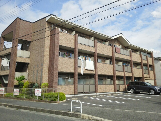 大阪狭山市東茱萸木のマンションの建物外観