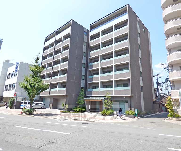 京都市上京区寺之内竪町のマンションの建物外観