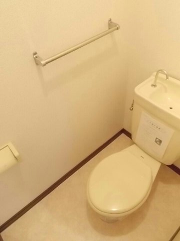 【府中市高木町のアパートのトイレ】