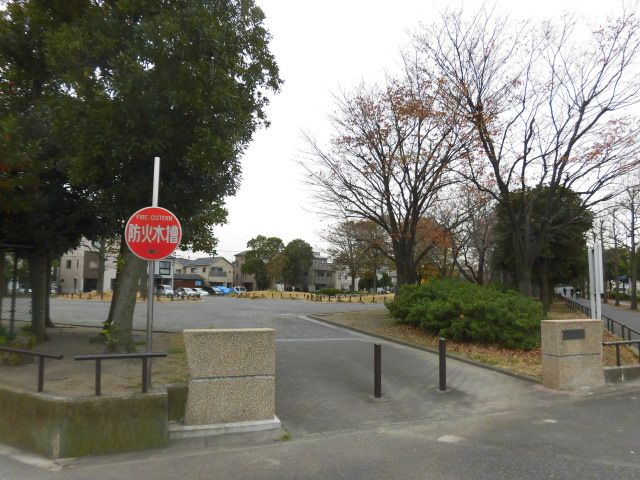 【平井ビルの公園】