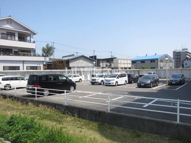 【アーバンコート北新町の駐車場】