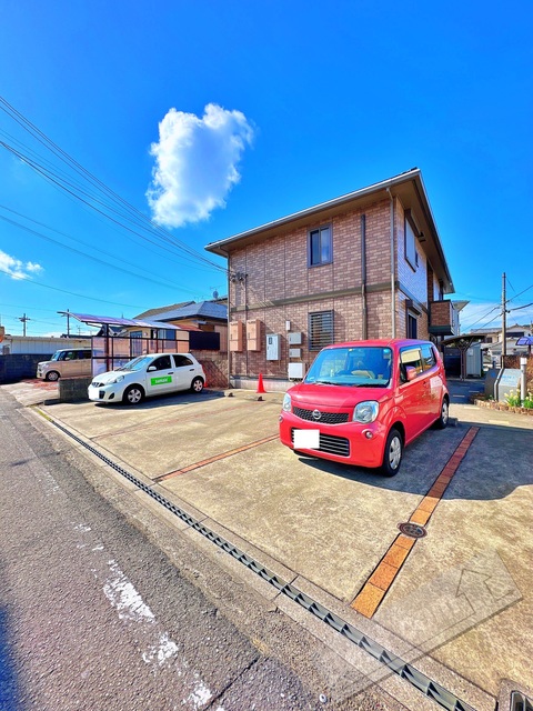 【和歌山市西庄のアパートの駐車場】