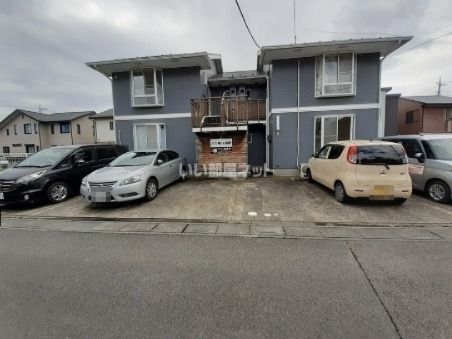 【行田市西新町のアパートの駐車場】