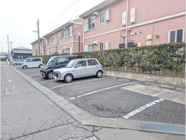 【郡山市字名倉のアパートの駐車場】