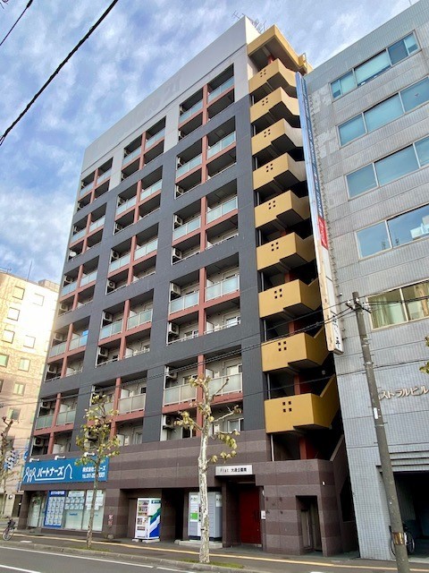 札幌市中央区南二条西のマンションの建物外観