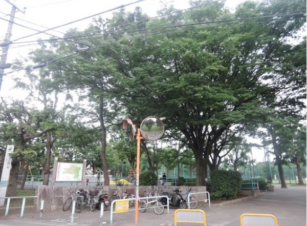 【世田谷区代田のマンションの公園】