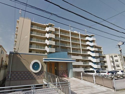 明石市魚住町西岡のマンションの建物外観