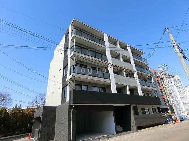 札幌市中央区北七条西のマンションの建物外観