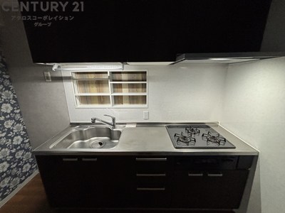 キッチン　3口ガスコンロ付で機能的なキッチンです！