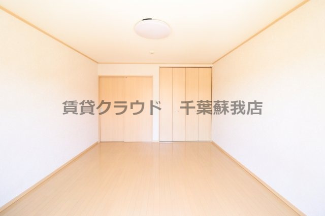 居室・リビング　10帖のゆったりした洋室です！