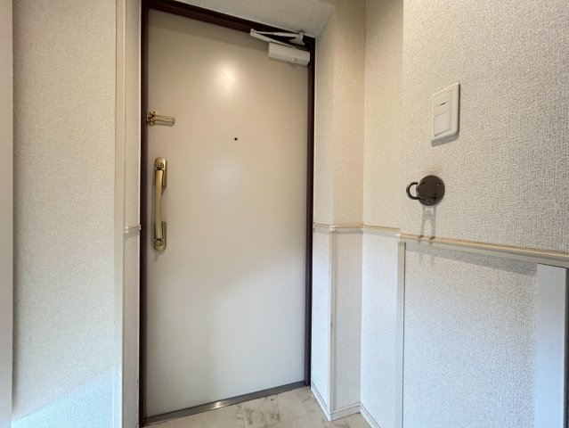 玄関　※参考写真