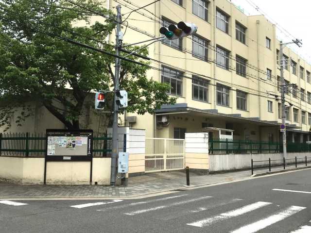 小学校　湯里小学校（小学校）まで717m