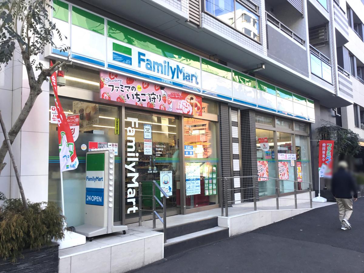 コンビニ　ファミリーマート市谷柳町店（コンビニ）まで335m