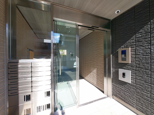 エントランス　ゆとりのあるエントランスです