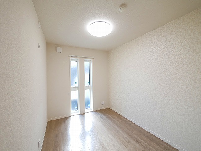 その他部屋・スペース　落ち着いて過ごせるお部屋なので、寝室にいかがでしょうか