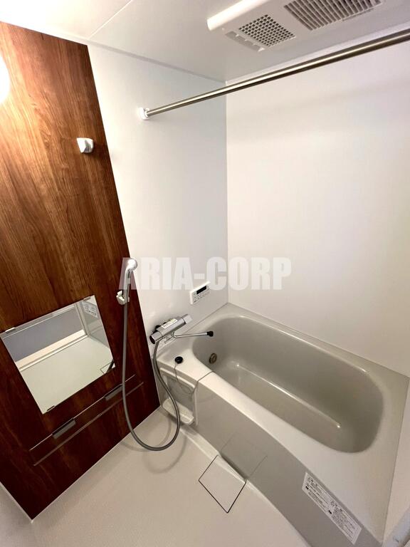 バス・シャワールーム　追炊き・浴室乾燥機付きのバスルーム♪