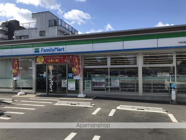 コンビニ　ファミリーマート（コンビニ）まで270m