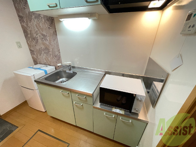 キッチン　シンプルなキッチンです。一人暮らしにはちょうどいいサイズ。