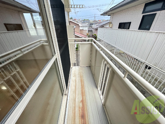バルコニー　こちらはバルコニー。洗濯物が干せるようになっています。