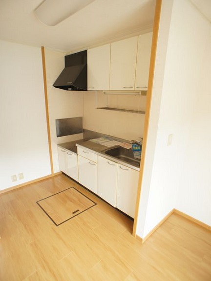 キッチン　便利な吊戸棚が付いています♪