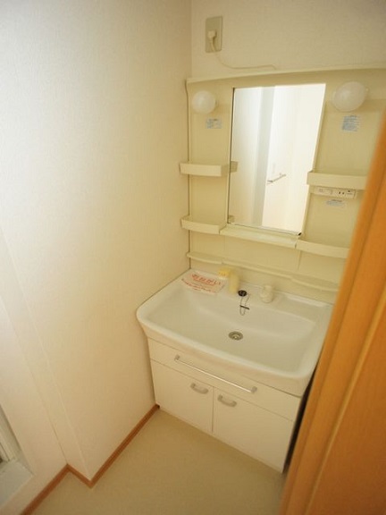 洗面設備　洗髪洗面化粧台と洗濯機置き場があります♪
