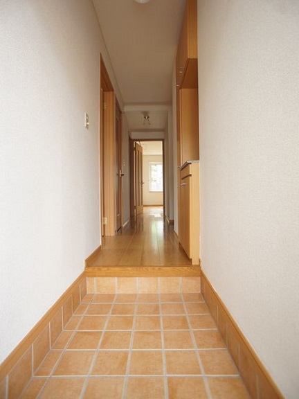 玄関　1階玄関！たくさん収納できるシューズボックスが付いています♪