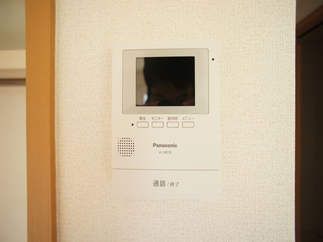 セキュリティ　訪問者の確認ができるTVドアホン付きです♪