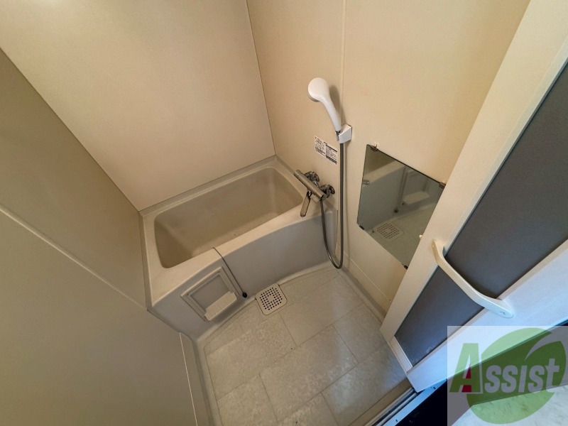 バス・シャワールーム　ユニットバスです。疲れを癒すのに欠かせませんね！