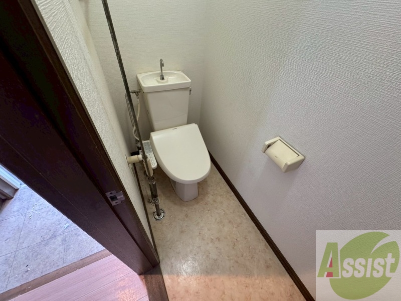 トイレ　こちらはトイレです。清潔感があり、安心して使用できます。