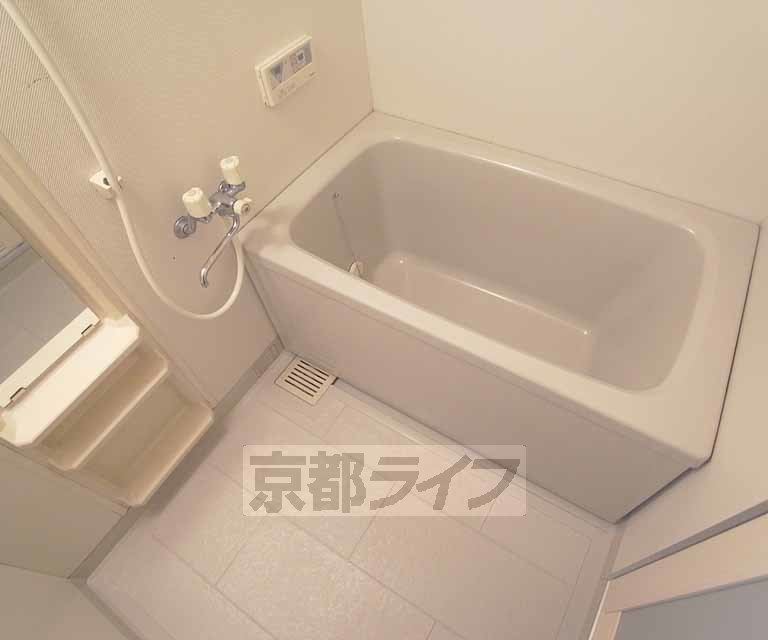 バス・シャワールーム　２０５号室の写真です。