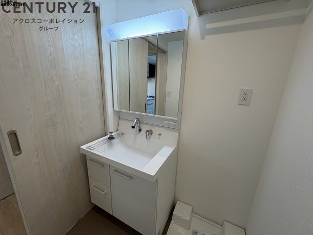 洗面設備　洗面所内に洗濯機置き場あり♪