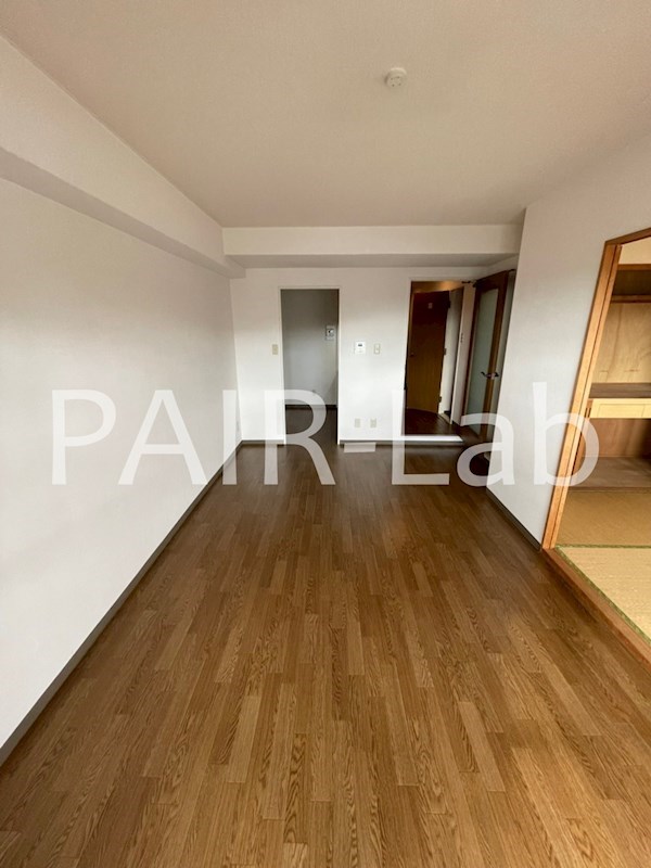 居室・リビング　同物件別部屋の参考写真です。