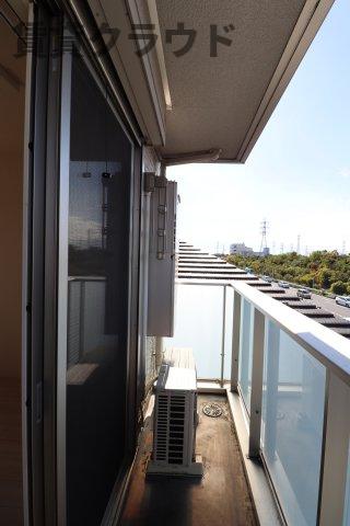 バルコニー　落ち着いた玄関です