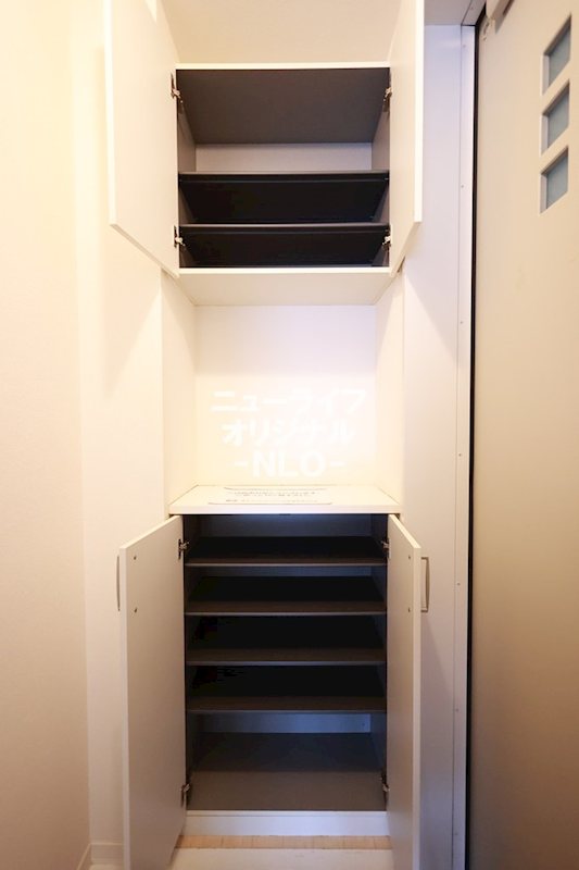 その他　使用頻度に応じて靴の配置を変えることができるセパレート式☆