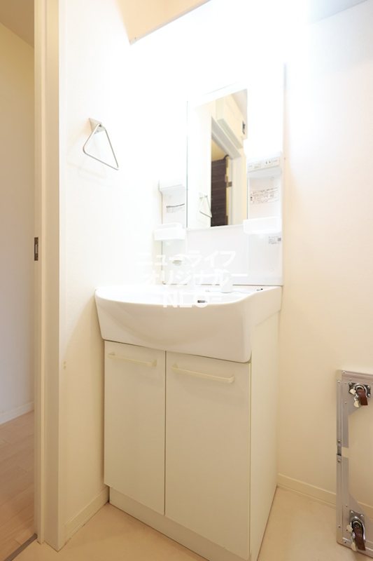 洗面設備　身支度はもちろんシンク周りのお掃除にも役立つ洗髪洗面台☆