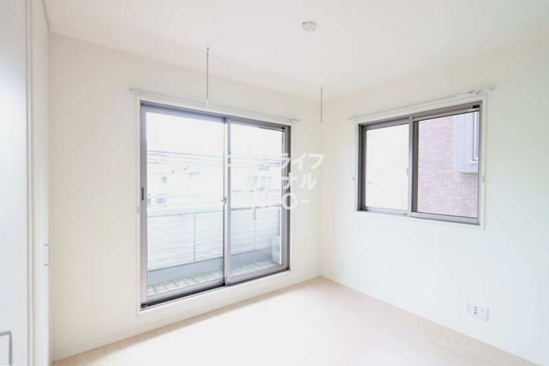 その他部屋・スペース　4.6帖洋室　2面採光により開放感があります☆