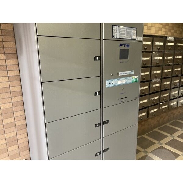 ロビー　宅配ＢＯＸ、集合ポスト有