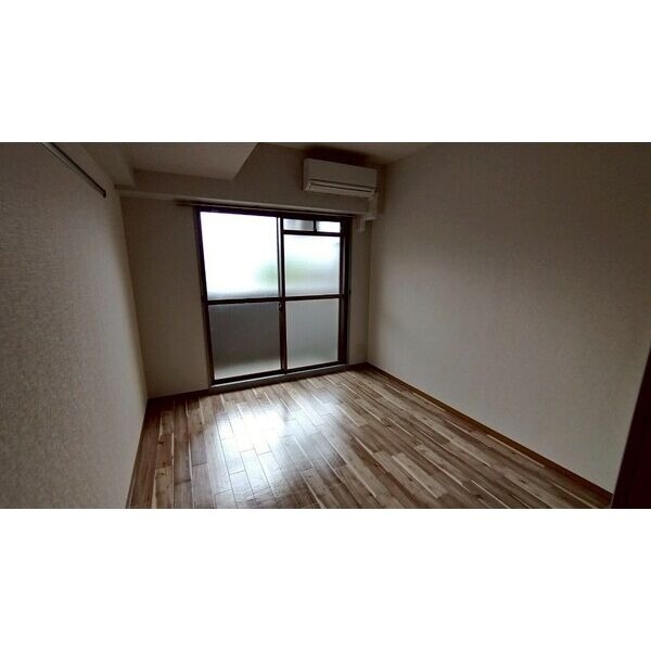 居室・リビング　７帖の洋室