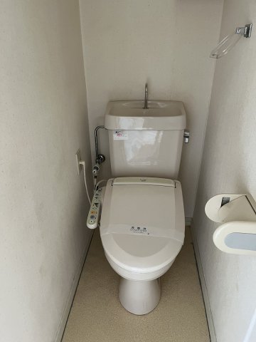 トイレ　嬉しいウォシュレット付き♪