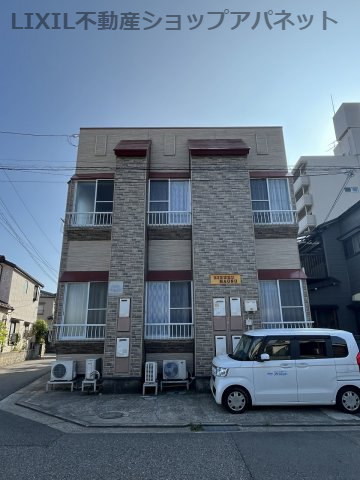 建物外観　2階建てのアパート