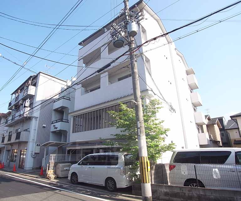 建物外観　白い外観は清潔感を感じますね。