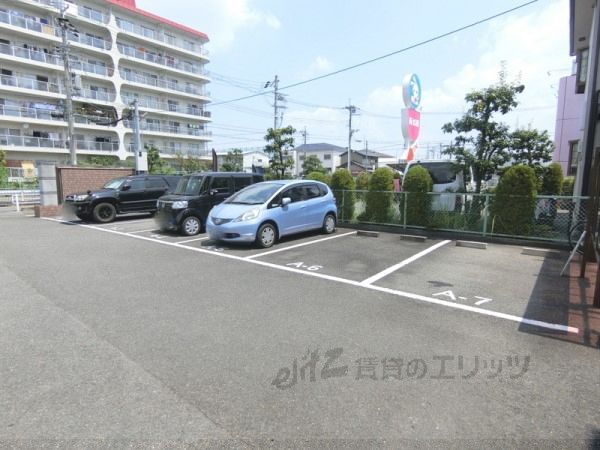 駐車場　駐車場