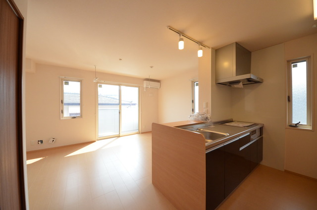 居室・リビング　★大きな窓が、リビングを明るくしてくれます★