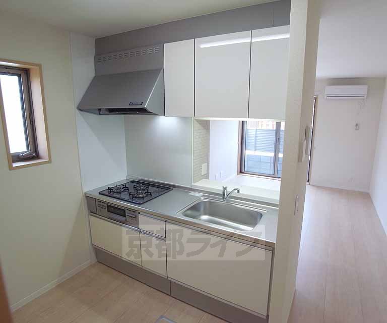 キッチン　白を基調とした使いやすいシステムキッチンです！