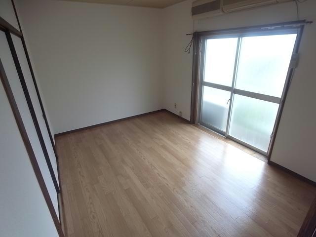 居室・リビング　※同型参考写真