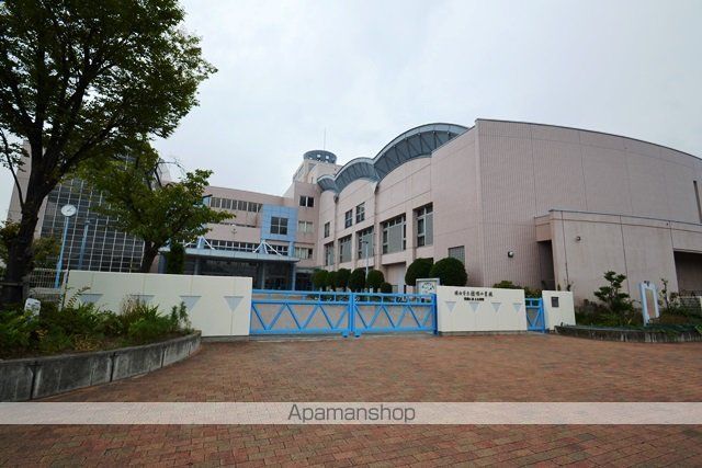 小学校　岡山市立操明小学校（小学校）まで887m